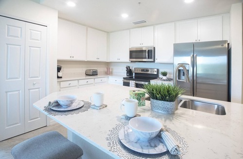 Lakewood Ranch Condo | Breathtaking 2nd floor 3bed/2bath corner unit Condo in Lakewood National - Hosey