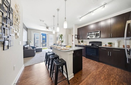 Courier City - Oscawana Apartment | Bright 2BR/2BA Tampa Haven: Productivity & Relaxation