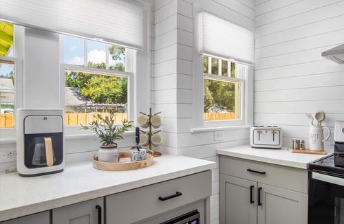 Bradenton House | Bright 2BR Bungalow Near Anna Maria Island & Beaches