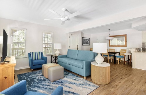 Sea Scape Hotel | Bright 2BR Suite with Kitchen near Avalon Pier & Kitty Hawk Woods Forest