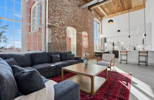 Judson Apartment | Bright and Cozy 2BR Apt with Parking