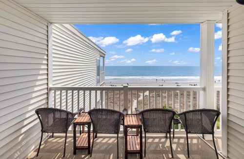 Windy Hill Apartment | Bright and Sunny Condo with Stunning Oceanfront