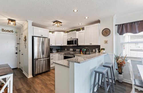 Windy Hill Apartment | Bright and Sunny Condo with Stunning Oceanfront