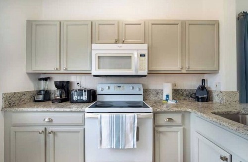 Seasons Villa | Bright Beautiful 3 Bedroom w/community pool near Disney!