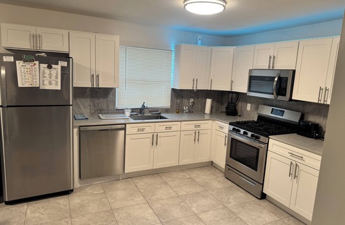Central Islip House | Bright & Comfortable Home in the Heart of It All