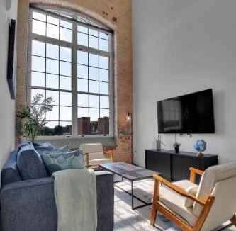 Judson Apartment | Bright Cozy Loft Pool Gym Great location