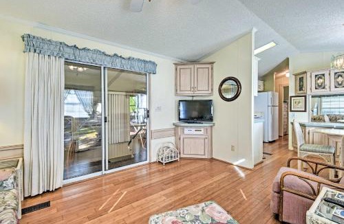 Braden River House | Bright Home: Pool Access & Screened-In Porch!