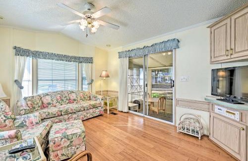 Braden River House | Bright Home: Pool Access & Screened-In Porch!