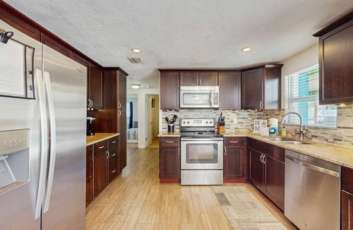 Pinellas Park House | Bright Home with Private Pool High Speed WiFi Firepit Outdoor Bar and Grill