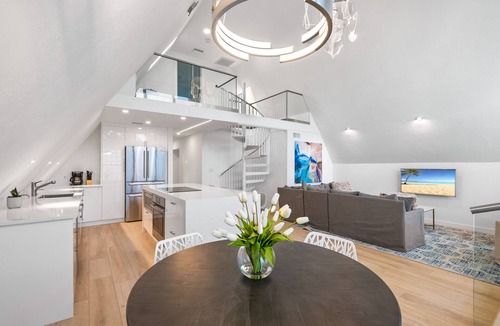 Central Sarasota House | Bright, Modern Artist A-Frame Downtown SRQ West of Trail
