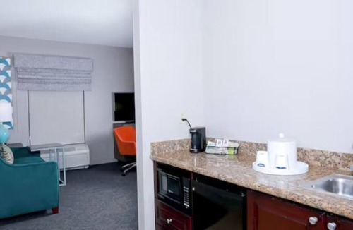 Wesley Chapel Hotel | Bright Room w/Modern Design Close to University of South Florida