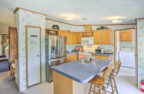 Steinhatchee House | Bright Steinhatchee Home: Proximity to Ocean!