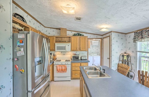 Steinhatchee House | Bright Steinhatchee Home: Proximity to Ocean!