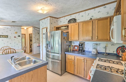 Steinhatchee House | Bright Steinhatchee Home: Proximity to Ocean!