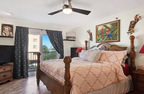Madeira Beach Condo | Bright, sunny condo with gorgeous ocean views & pool access!