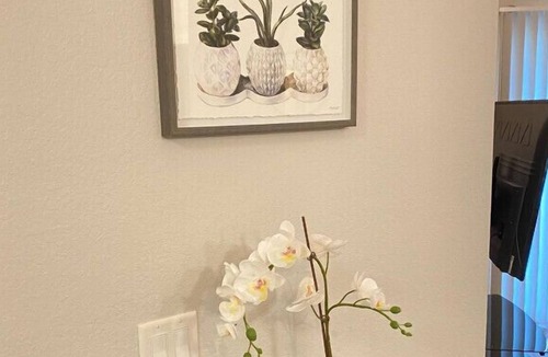 Carver City - Lincoln Gardens Apartment | Brilliant Westshore Haven with Lush Courtyard Views