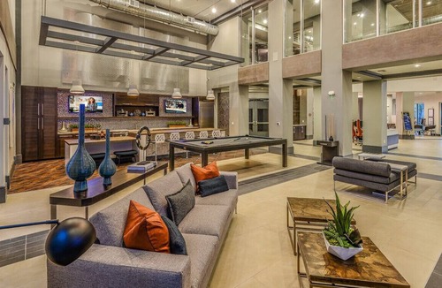 Carver City - Lincoln Gardens Apartment | Brilliant Westshore Haven with Lush Courtyard Views