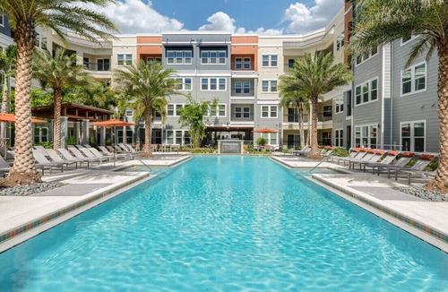 Carver City - Lincoln Gardens Apartment | Brilliant Westshore Haven with Lush Courtyard Views