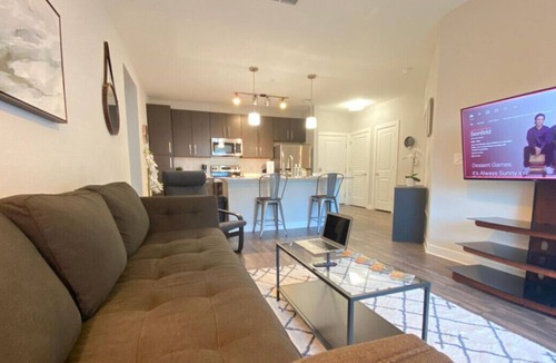 Carver City - Lincoln Gardens Apartment | Brilliant Westshore Haven with Lush Courtyard Views
