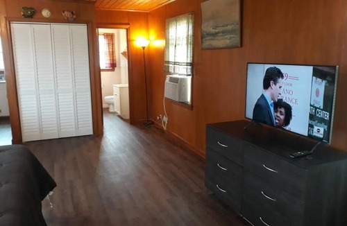 Crescent Beach House | (BRING PETS 1 BLOCK FROM the BEACH!)