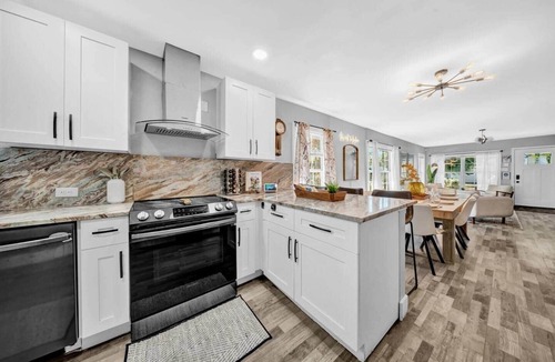 North Tampa House | Bungalow by USF/Busch Gardens w Hot Tub & Fire Pit