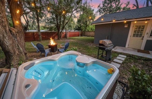 North Tampa House | Bungalow by USF/Busch Gardens w Hot Tub & Fire Pit