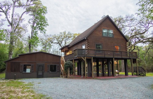 Branford Cabin | BUNKHOUSE annex: Must book Springside Manor Main House first: Sleeps addt'l 8.