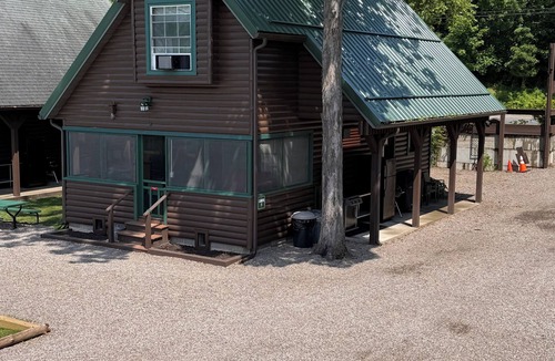 North Bay Cabin | Cabin 2 Waterfront - Three Pines Lodging & Marina