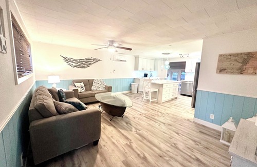 Spring Hill House | Cabin by the Sea