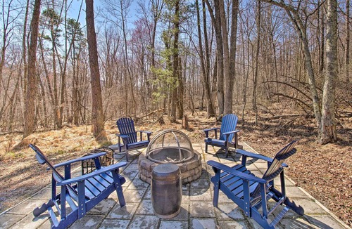 Mathias Cabin | Cabin w/Decks & Fire Pit Near Lost River!