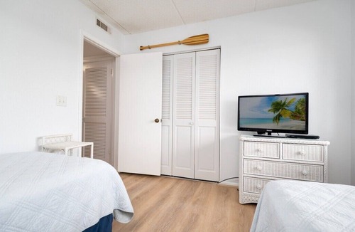 Crescent Beach Apartment | Calm Oasis Condo w/ Beach Access and Pool