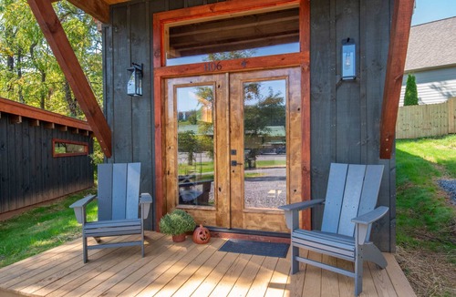 West Jefferson Cabin | Camp 4 Tiny Homes | #4 Mount Whitney | 1 Mi. to Downtown West Jefferson