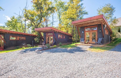West Jefferson Cabin | Camp 4 Tiny Homes | #4 Mount Whitney | 1 Mi. to Downtown West Jefferson