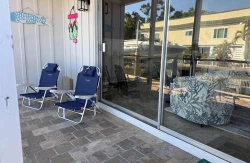 Whitney Beach Condo | Canal Front Bliss - Cozy 1-Bedroom Condo on Longboat Key