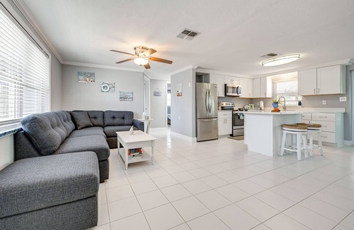 Pleasure Isles House | Canal-Front Oasis in Hudson: Patio + Private Dock!