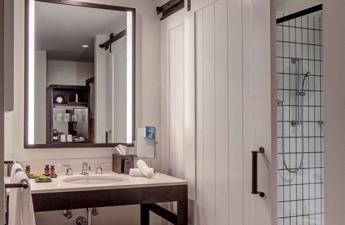 Fells Point Hotel | Canopy by Hilton Baltimore Harbor Point