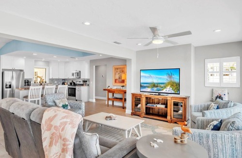 Whitney Beach House | Casa Cay by Duncan Real Estate