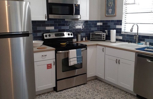 St. Augustine House | Casa Coquina ~ Walk to Downtown ~ CLEAN, QUIET, SPACIOUS, HUGE PRIVATE YARD