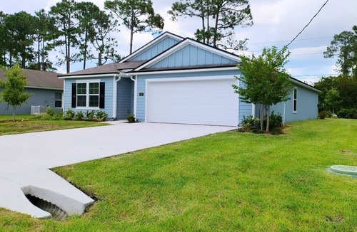 Palm Coast House | Casa D’ Luna Charming and modern 4-bedroom house with AC and WiFi in Palm Coast