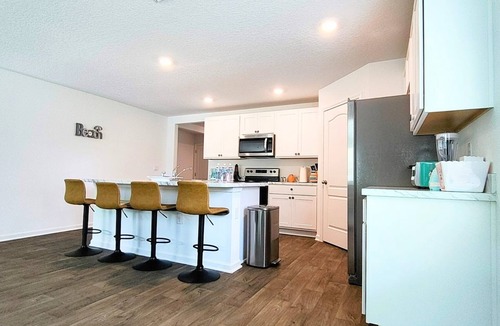 Palm Coast House | Casa D’ Luna Charming and modern 4-bedroom house with AC and WiFi in Palm Coast
