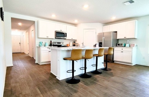 Palm Coast House | Casa D’ Luna Charming and modern 4-bedroom house with AC and WiFi in Palm Coast