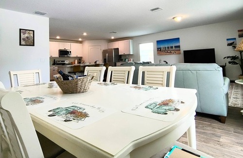 Palm Coast House | Casa D’ Luna Charming and modern 4-bedroom house with AC and WiFi in Palm Coast
