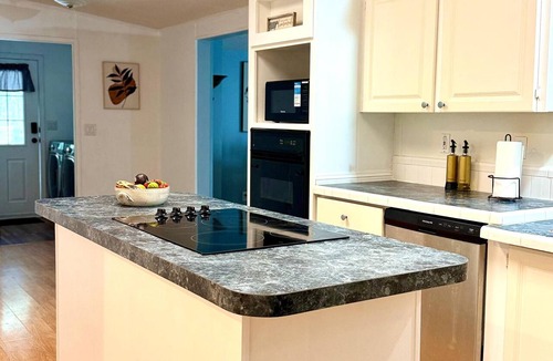 Alachua House | Casa de Luna - Heated Pool Near Springs & UF