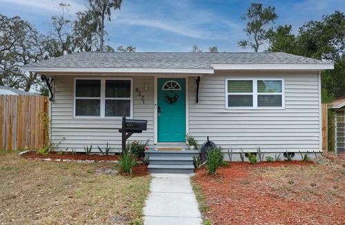 Childs Park Cottage | Casa Palma Cottage- 10 Minutes to beach and Downtown St. Pete