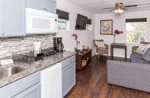 Bayview Apartment | Casa Tranquila, 3 bd2 bath, upper apt, sleeps 6-7
