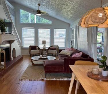 Mount Dora House | Casita Encanta-Dora, Steps to town, Pet-Friendly