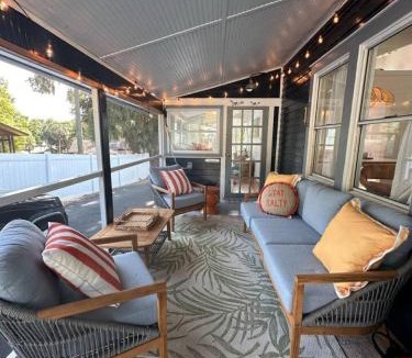 Mount Dora House | Casita Encanta-Dora, Steps to town, Pet-Friendly