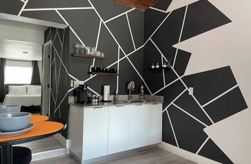 Pinecrest West Park Apartment | Casita Noir by Tampa Bay Hotspots & Airport!