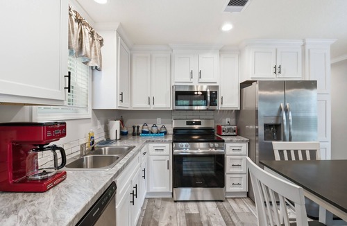 Crystal River House | Cast and Blast Fishing Lodge in Crystal River! BOAT PARKING! PRIVATE PROPERTY!