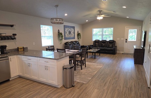 High Springs House | Cave Howse! Your Downtown getaway to the Springs